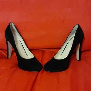 Nice suede black Nine West heels